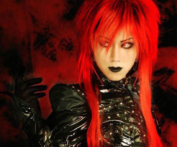 风间雅cos杀生丸 这算是比较能够接受的造型了吧