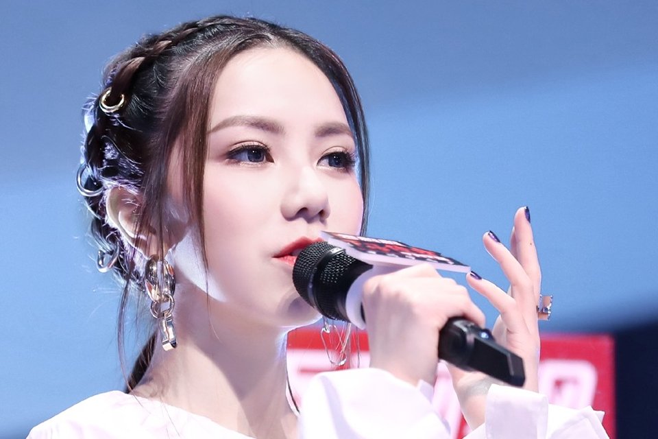 三天一小黑，七天一大黑，邓紫棋曾经为何成为全网黑对象？