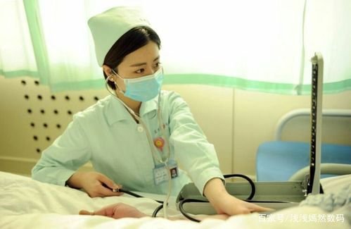 护士值夜班趴在护士站睡觉引争议，值夜班你睡觉吗？