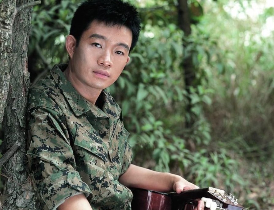 当你的秀发拂过我的钢枪 歌词