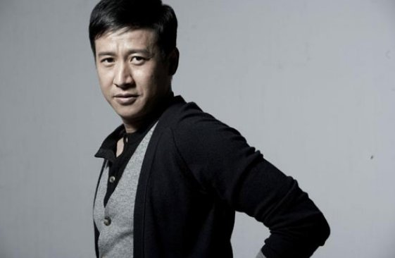 曾被前妻抛弃，和儿子“北漂”，二婚娶上戏校花，他是谁？