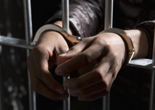 浙江金华一男子向法院送侮辱性锦旗,他为何这样做?