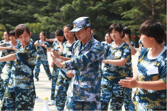 喜欢上教官怎么办？