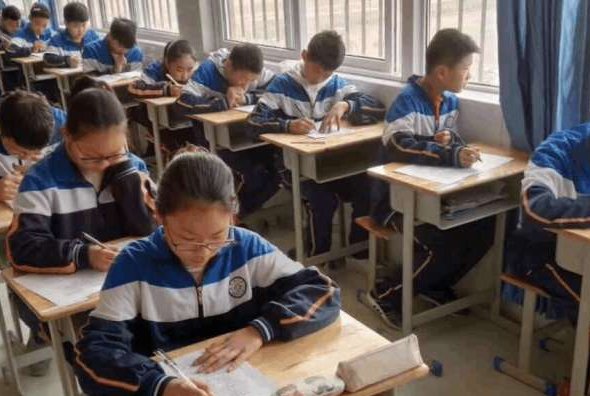 辽宁中考分数线多少分