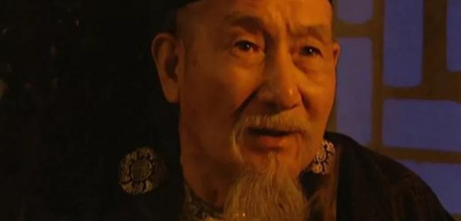 《雍正王朝》中康熙放过了郑春华，为什么雍正却要她死呢？