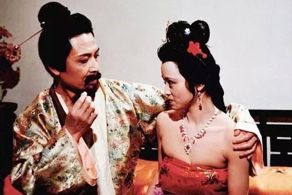 “扒灰”一词出自红楼梦，这个词是什么意思？