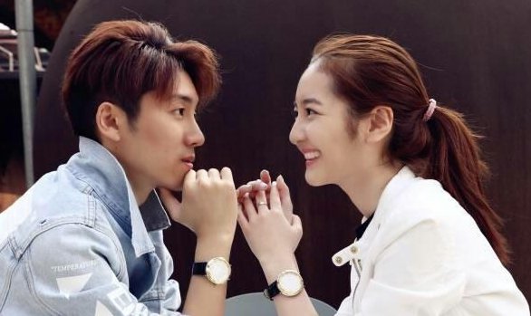 他21岁爱上8岁的女孩，等了十年终于成年，现在如何了？