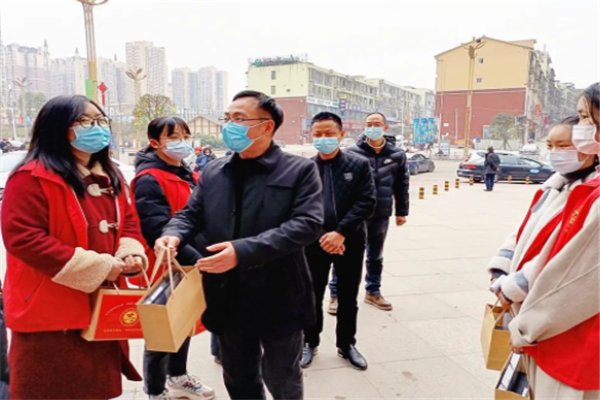 山东三名男子被困在隔离小区后当起了志愿者，志愿者的工作有哪些？