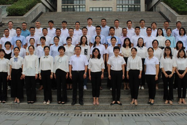 阜阳五中和红旗哪个好