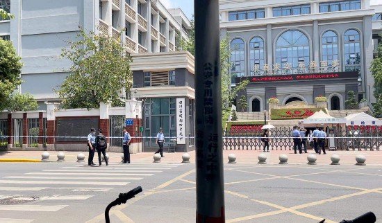 成都49中学生坠楼,学校不让家长看监控视频,你觉得学校做法合理吗?