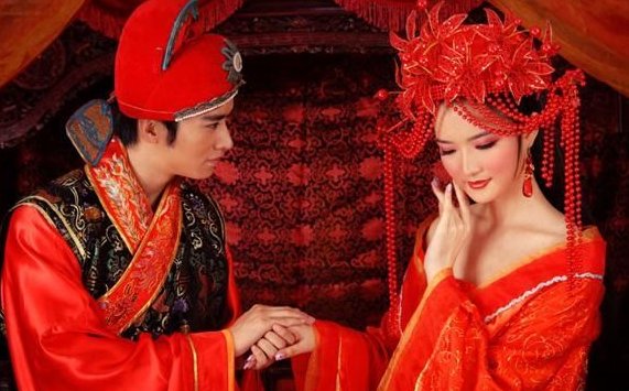 花前月下花烛夜。是什么意思？