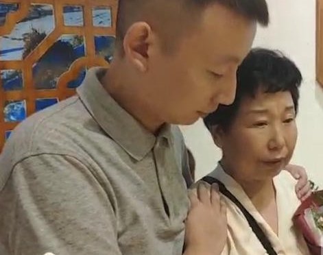 姚策妻子回应曾拉黑养母，事情原因是怎样的？