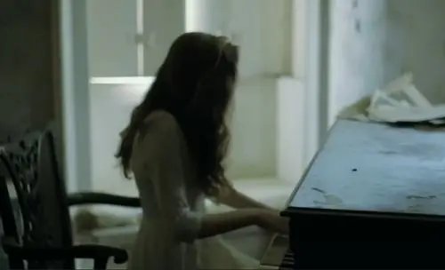 上海一抑郁症女子买三台钢琴,父亲去退货却遭拒绝,父亲该如何维权?