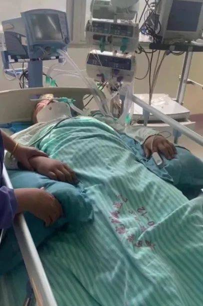 安徽一小伙为救工友摔成高位截瘫，小伙是否有后悔当初的举动？