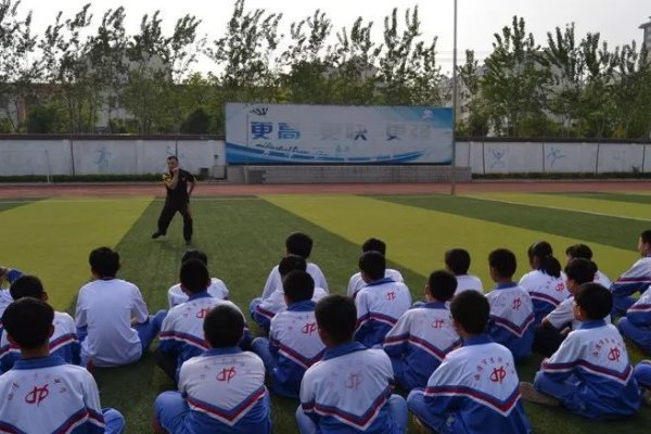 临清市京华中学怎样？