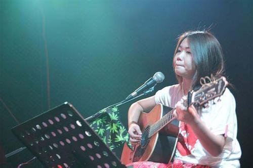 电影《既然青春留不住》 的插曲里面有个女生唱的，很安静的一首歌，有点像民谣那种？有谁知道歌曲叫什么