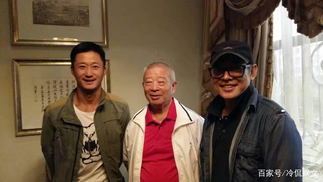 《战狼2》爆红后，李连杰警告吴京：从此夹着尾巴做人，发生了什么事情呢？