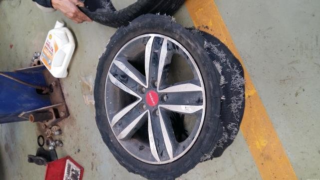 银川男子给轮胎充气发生爆炸,当事人的状况如何