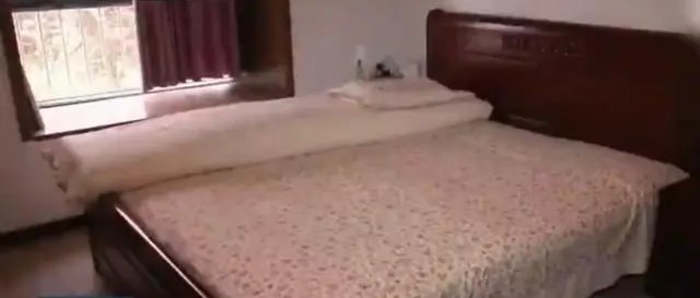 南京男子偷合租女同事口红被抓，称送女友，你如何看待该男子的行为？