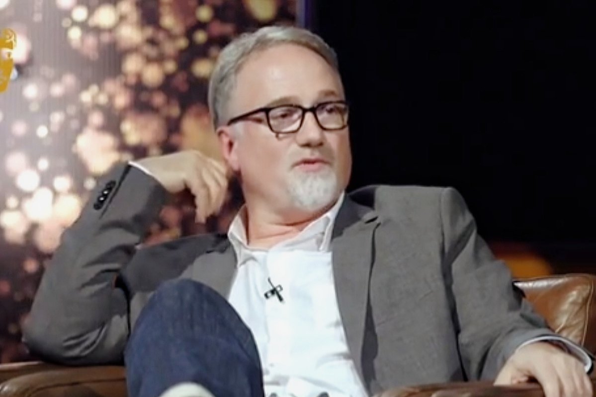 你认为大卫林奇和大卫芬奇这两位导演，谁的成就更高？