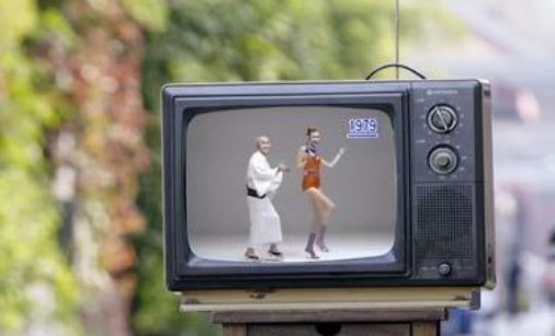 中国第一个拍广告的人是谁?