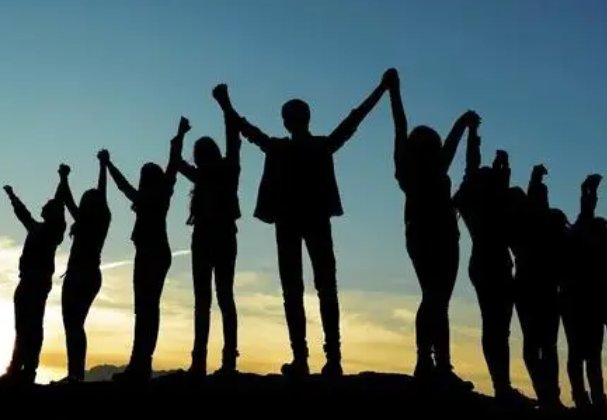 向着美好的未来奋跃而上下一句