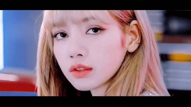 Lisa在线求THE9演唱会的门票,巨星为什么也需要向一张门票低头?