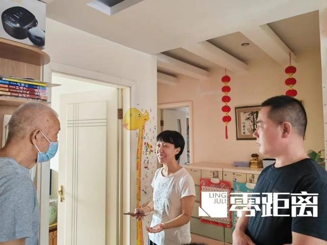 危险！男童18楼坠下邻居一把拽回，邻居为何能在第一时间做出反应？