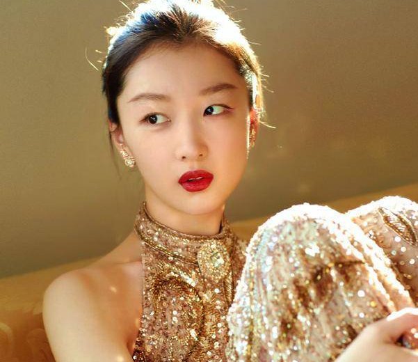 周冬雨王一博同台献唱，牵手对视变画中人！央视中秋舞台还有哪一对最好嗑？