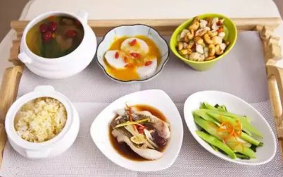 两周花四万，东北女子吐槽韩国月子餐，中式和韩式月子餐有何区别？