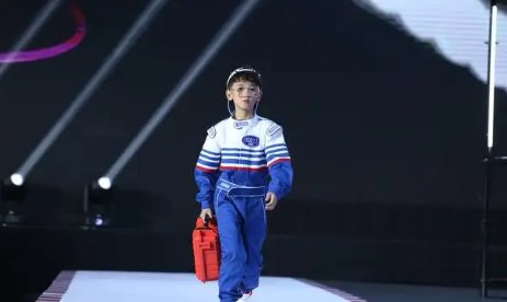 TF家族四代练习生左奇函被曝恋爱，其妈妈发文澄清，这是怎么回事？