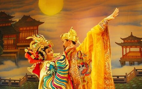 七月七日长生殿，夜半无人私语时，出自