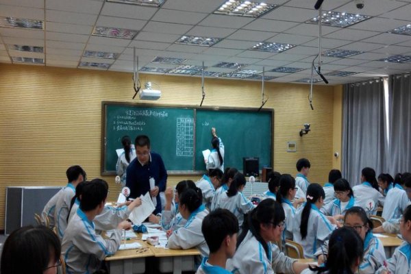 怎么求三点式方程？