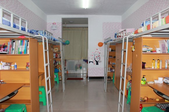 山西农业大学信息学院的环境和住宿条件如何？