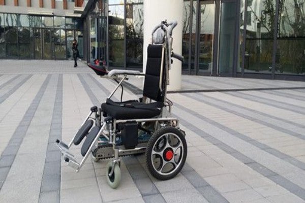 70岁老人发明自动爬楼智能车，你觉得老人此项发明如何？