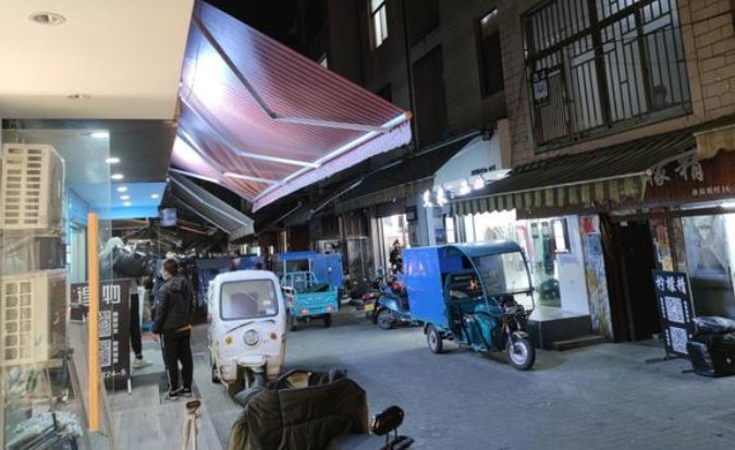 哪里的外贸村几十元买假世界名牌？