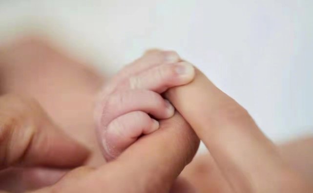 林志玲官宣产子后，日籍丈夫首露面用中文拜年，透露儿子近况，你怎么看？