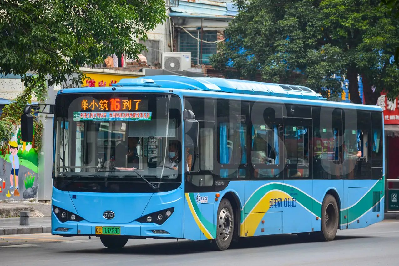 郑州公交通报开车斗地主的司机:已停职,公交车司机应该有怎样的责任心?