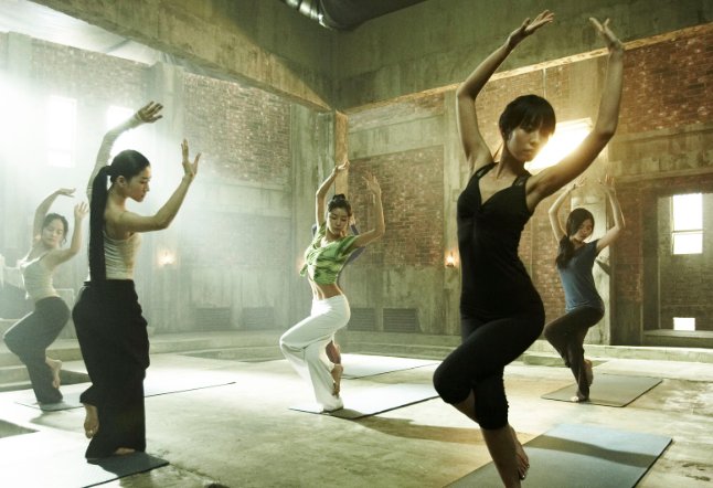 私人健身教练总是对美女学员动手动脚的韩国电影