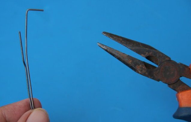 用曲别针怎么开锁?