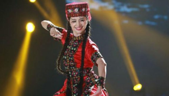 新疆舞的表演串连词怎么写啊？