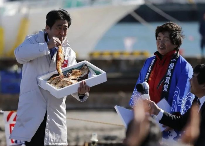 网上传出岸田文雄因吃福岛海鲜住院的消息是真是假？