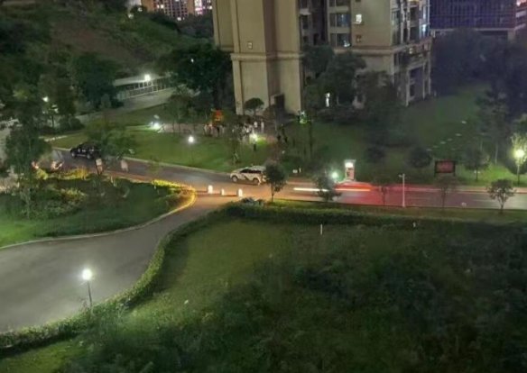 四川一40岁男子深夜从27楼跳下后死亡，案件中哪些信息值得关注？