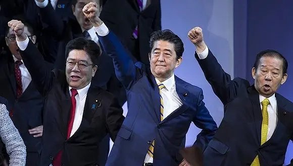 安倍曾与嫌疑人同框，嫌犯在刺杀前设计了怎样的行动轨迹？