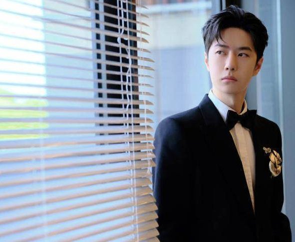 周冬雨王一博同台献唱,牵手对视变画中人!央视中秋舞台还有哪一对最好嗑?