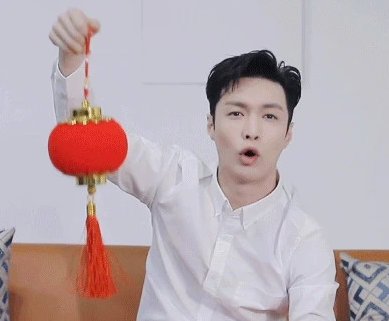 张艺兴被电子鞭炮吓到，当时张艺兴的反应是怎样的？