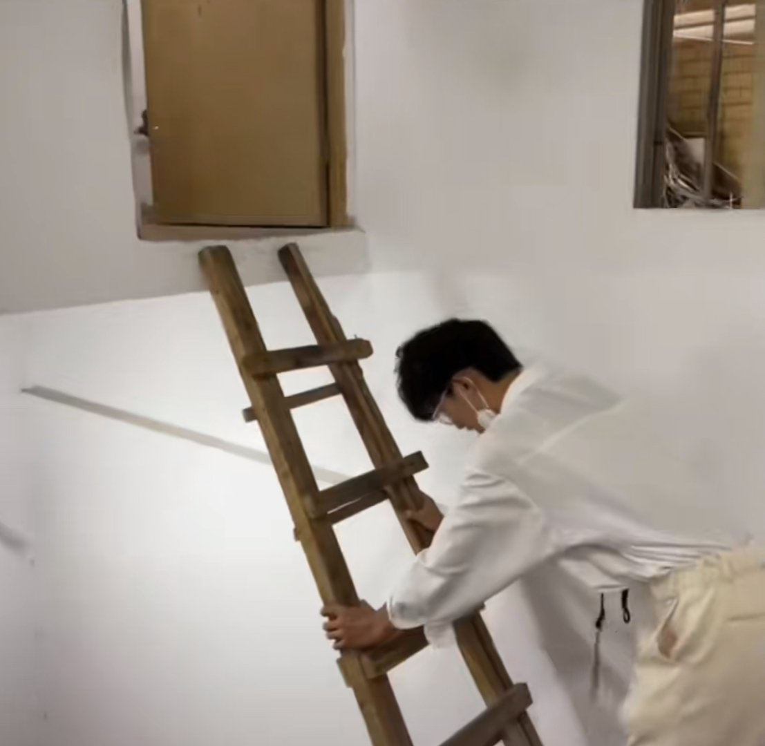 男子晒空中阁楼：每天搭梯回家，马桶就在床头，这样的环境你能适应吗？