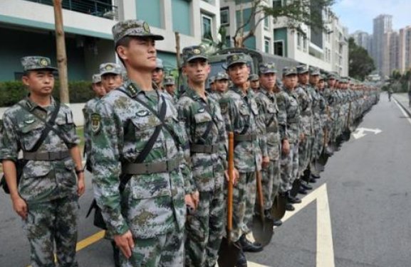 鼓励儿子在部队好好干的句子？