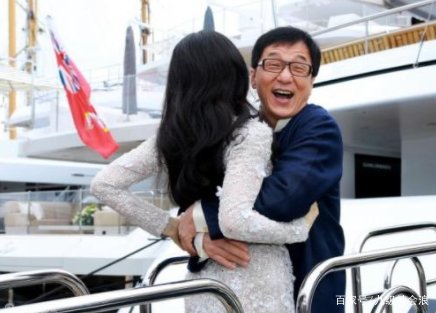 范冰冰真正的靠山：成龙都要礼让三分，就连洪金宝也不够格！他是谁？