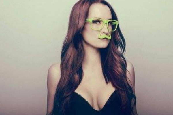 周迅的新广告 锐澳鸡尾酒的背景歌曲叫什么呢？知道的回答一下啦